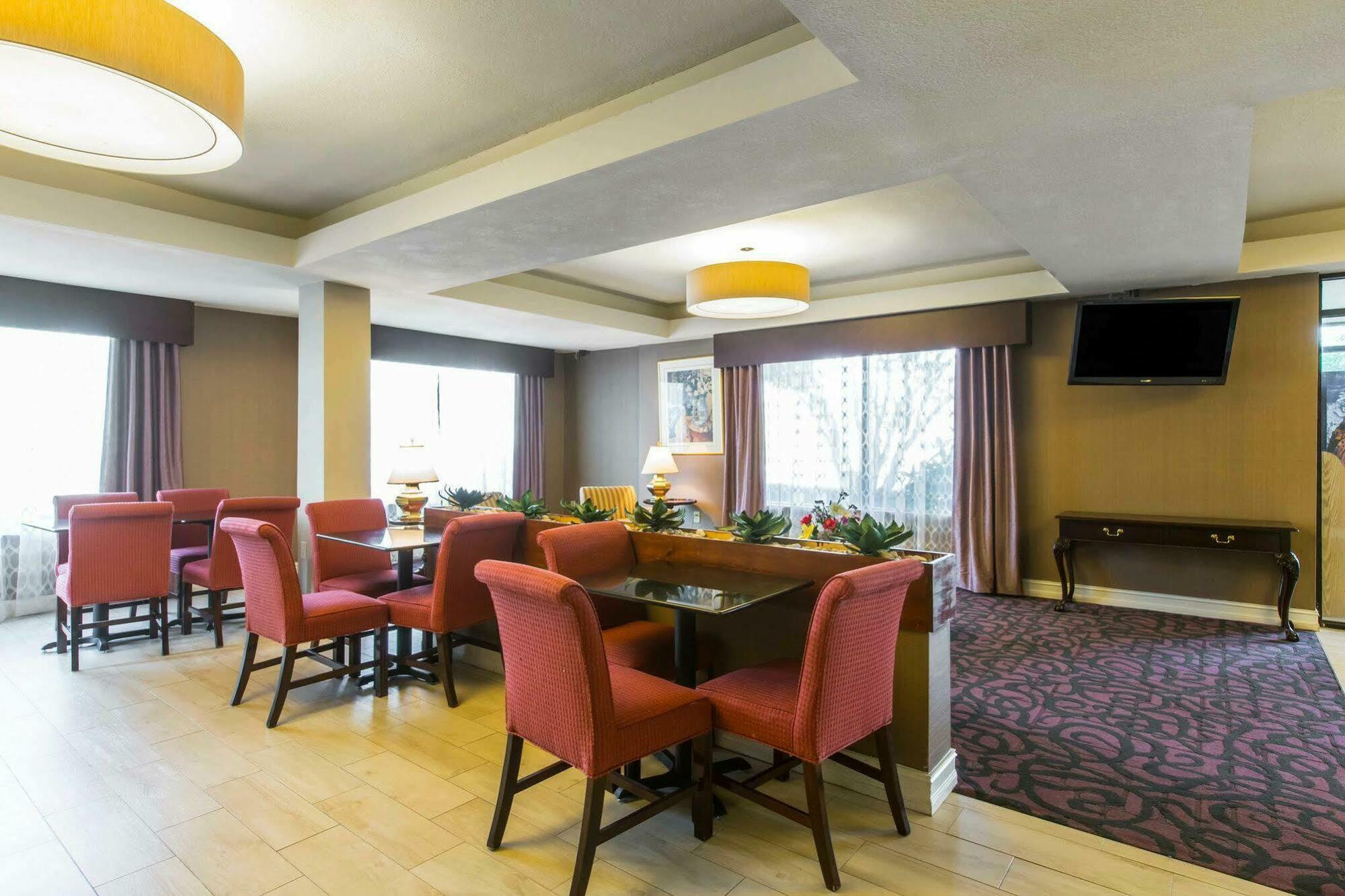 Royal Palms Inn Stockbridge Exteriör bild